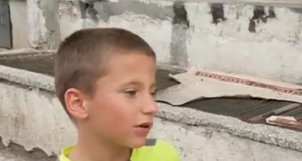 12 годишният Александър Вълчев твърди че е бил ударен от полицейски