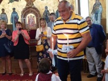 Бойко Борисов кръсти внуците си в храма "Света Петка"