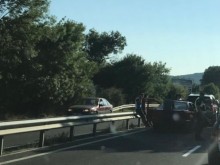 Верижна катастрофа с три коли край Созопол, движението е кошмарно