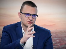 Компютърният спец Кристиян притеснен от 15 едри мъже