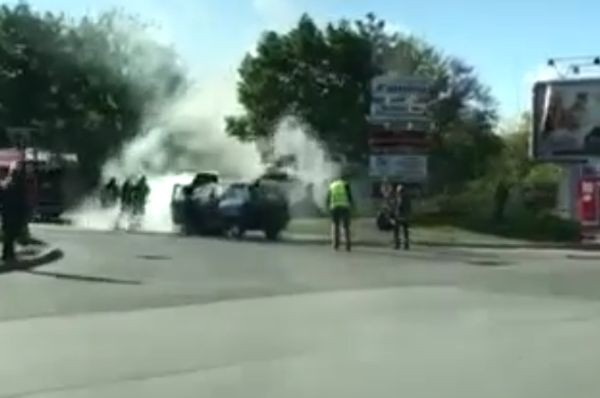 "Ауди" горя на пътя Пазарджик-Пловдив