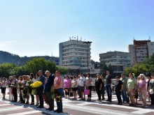 С полагане на цветя в Благоевград бяха почетени 77 години от гибелта на Никола Вапцаров