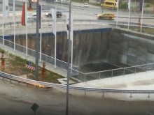 Пороят превърна варненски булевард във водопад
