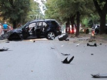 Зверска катастрофа на оживена улица изпрати двама в болница