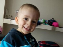 Малкият Стели се влоши, нужна е спешна операция и средства за нея