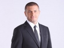 Обвиненият в кибертероризъм собственик на "ТАД Груп" каца тази вечер в София! Ще го арестуват ли?