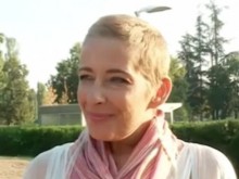 Непознати помогнаха на онкоболна жена, карала километри по джанти