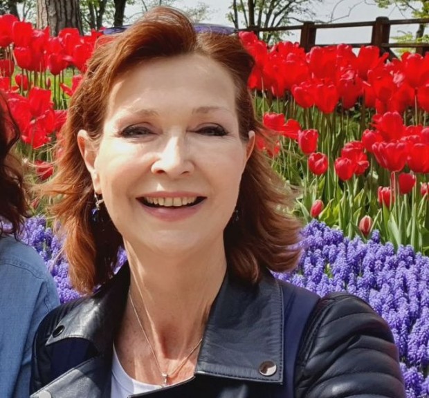 56 годишната Роси Кирилова се е подложила на лифтинг с който