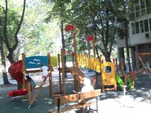 Нова детска площадка в район "Централен“