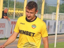 Неделев изтри поста си, влезе в разправия с фенка на Левски