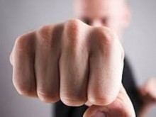Подробности за бруталния побой над момченце на детска площадка