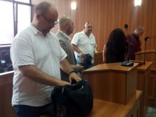 Двойка лихвари се разминаха с решетките, ще чакат процеса на свобода