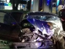 Тежък сблъсък на Скобелева майка! Очевидци: Мощно "Ауди" и такси се помляха