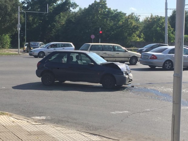 Катастрофа с два автомобила на злополучно кръстовище в Пловдив