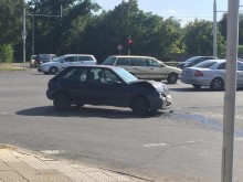 Катастрофа с два автомобила на злополучно кръстовище в Пловдив