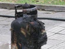Борят се за живота на семейство, оцеляло при взрив на газова бутилка