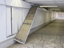 Тотална разруха в централни пловдивски подлези