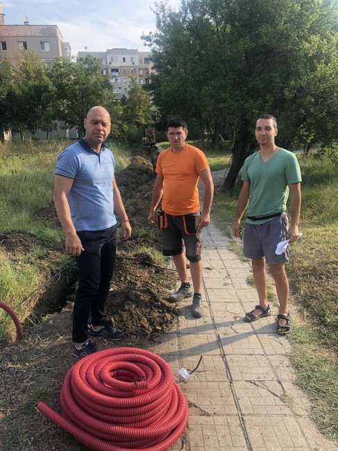 Пространството около поликлиниката в "Тракия" вече е осветено