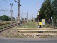 Шофьорка извади луд късмет при сблъсък с влак на прелез