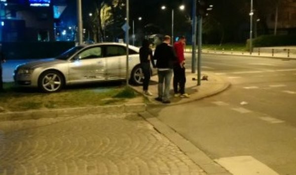 Пиян шофьор се блъсна в паркиран автомобил на "Пещерско шосе" и помете човек на тротоара