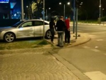 Пиян шофьор се блъсна в паркиран автомобил на "Пещерско шосе" и помете човек на тротоара