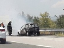 Автомобил се запали в движение на АМ "Тракия"
