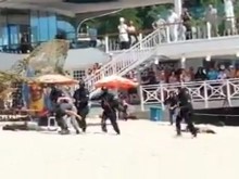 Въоръжени командоси на НАТО нахлуха на български плаж, изкараха акъла на туристите