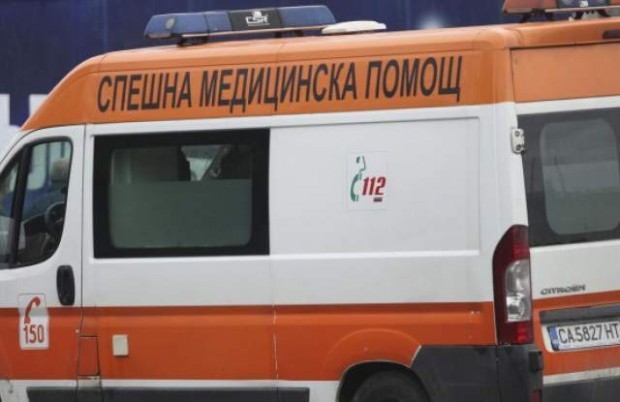 Пътник в автомобил с неправоспособен водач бе ранен при катастрофа
