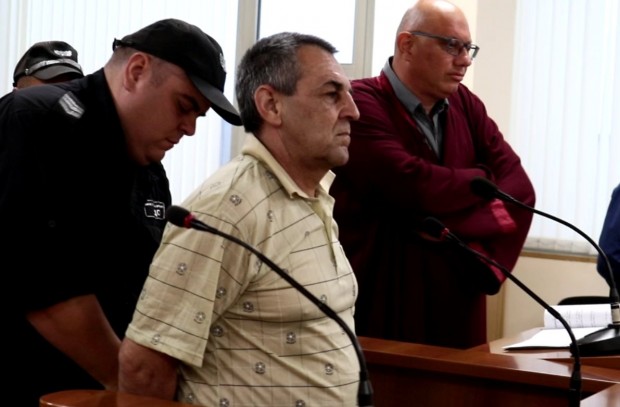 Обвинен за нападение с брадва и нож: Съжалявам! Моля за справедливост!
