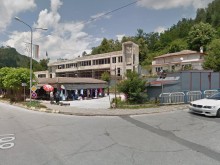 Голям скандал в родопско градче, петима се карат чия кола е по-хубава!