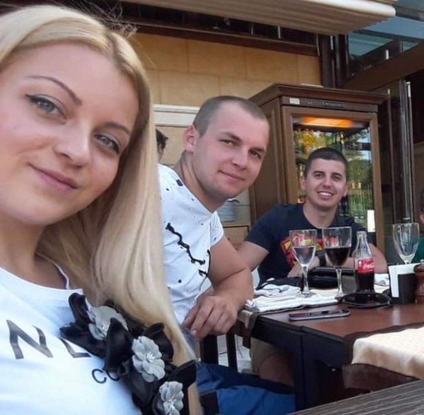 Фейсбук
Приятели на пострадалата в катастрофата по бул. Левски 22-годишна Деница