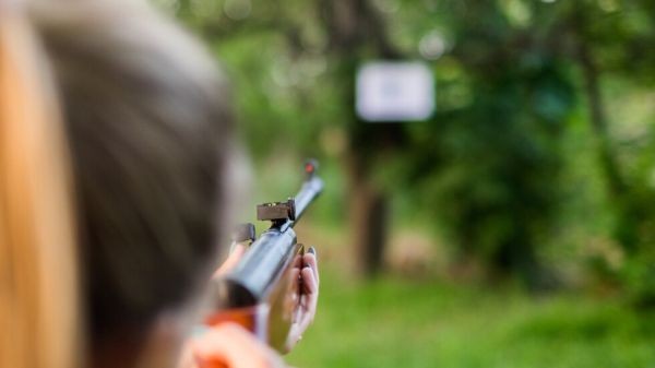 9-годишно момиче простреля с въздушна пушка сестра си в Хасково,