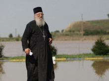Отец Иван драматично за нападението с нож: Щеше да ме заколи!