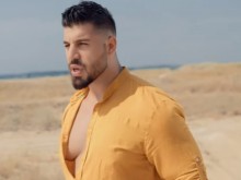 Спукаха от подигравки Фики, гърдите му увиснаха