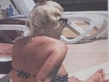 Андреа, кого лъжеш? Шокиращи снимки по бански разкриха цялата истина за певицата