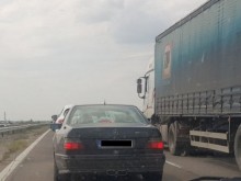 Жена с "Мерцедес" е блъснала млад мъж на магистралата на път за морето