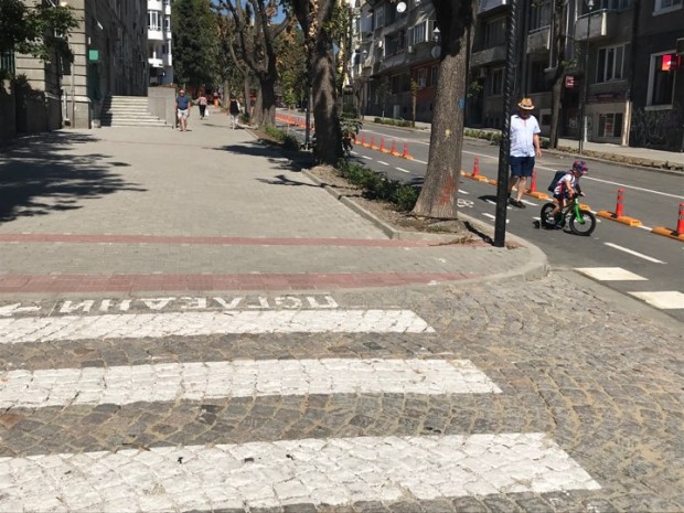 Varna24.bg Всички пешеходни пътеки около Шишковата градинка са изградени върху