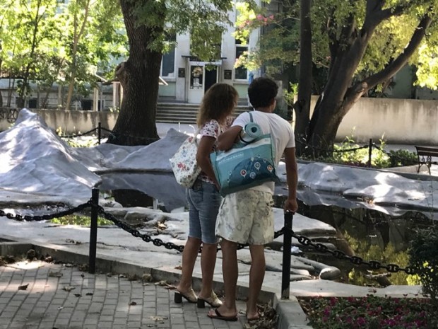 Varna24.bg Туристи с интерес пътешестват из макета на Черно море