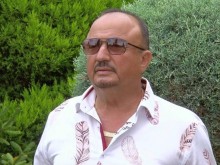 Шефът на "Канарите" дарил хиляди левове на икона