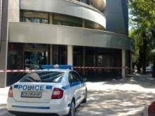 Бомбените заплахи притесниха Кирил Домусчиев! Полиция го евакуира от офиса му
