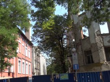 Тъжна годишнина: Изгорелите тютюневи складове пустеят и буренясват