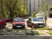 Частна градинка след дъжд става кално поле