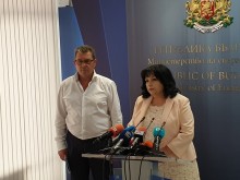 Министър Петкова: Явно колегите от БСП имат доста къса памет
