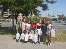 Дарителска акция за момичета от преходно жилище в "Северен"