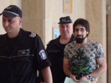 Съдът поряза писателя Деян Димитров, върна го в затвора