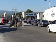 Колони от автомобили на границата с Гърция