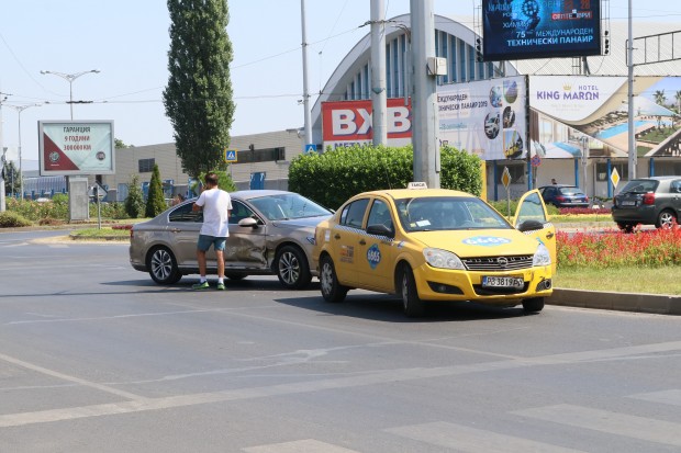 ПТП между два автомобила на кръговото на Панаира