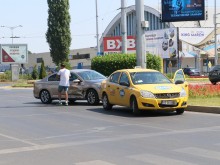ПТП между два автомобила на кръговото на Панаира