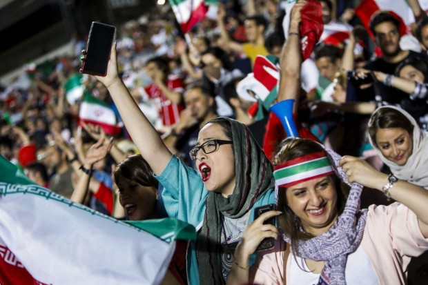 Действащата в Иран забрана жени да гледат футболни мачове на