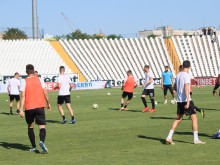 Акрапович отпрати един чужденец, скоро очаква втори
